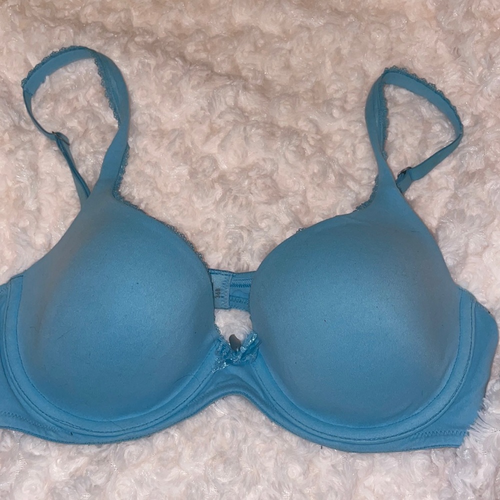 Victoria’s Secret lined demi bra. Color: Blue. Size: 36B.